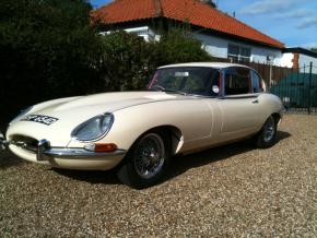 Jaguar E-Type photo