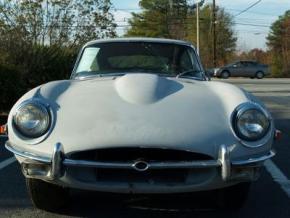 Jaguar E-Type photo