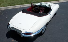 Jaguar E-Type photo