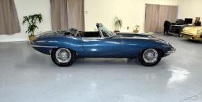 Jaguar E-Type photo