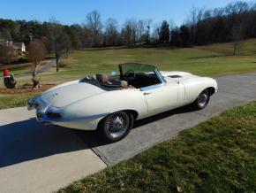 Jaguar E-Type photo