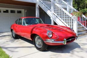 Jaguar E-Type photo