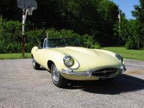 Jaguar E-Type photo