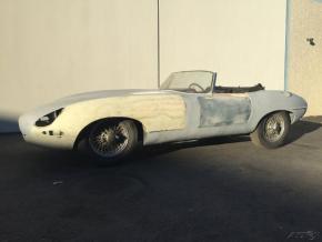 Jaguar E-Type photo