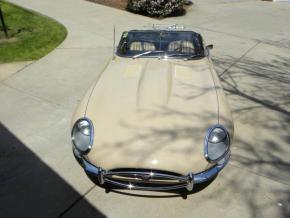 Jaguar E-Type photo