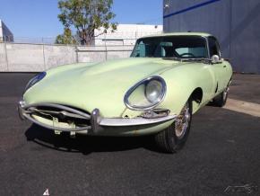 Jaguar E-Type photo