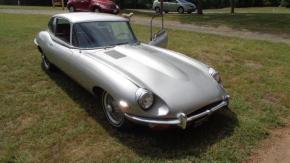 Jaguar E-Type photo