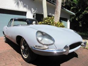 Jaguar E-Type photo