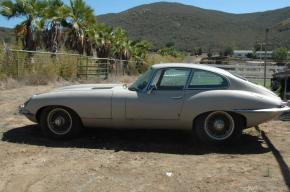 Jaguar E-Type photo