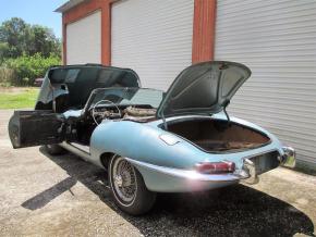 Jaguar E-Type photo