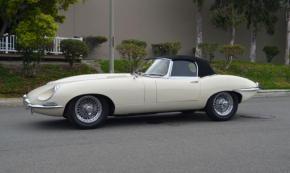 Jaguar E-Type photo