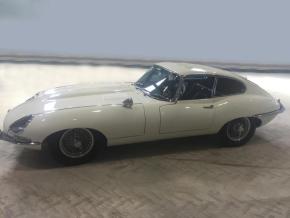 Jaguar E-Type photo