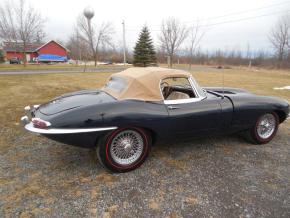 Jaguar E-Type photo