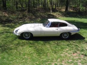 Jaguar E-Type photo