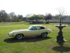 Jaguar E-Type photo