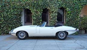 Jaguar E-Type photo