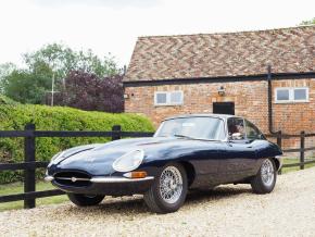 Jaguar E-Type photo