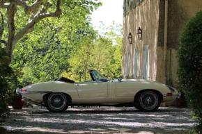 Jaguar E-Type photo