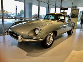 Jaguar E-Type photo