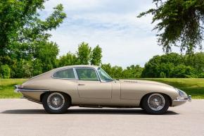 Jaguar E-Type photo