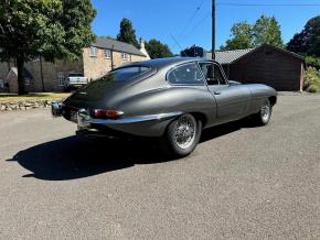 Jaguar E-Type photo