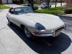 Jaguar E-Type photo