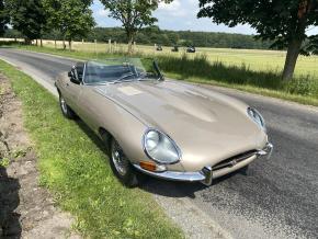 Jaguar E-Type photo