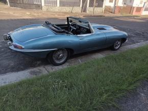 Jaguar E-Type photo