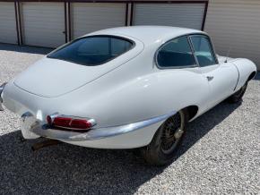 Jaguar E-Type photo