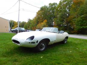 Jaguar E-Type photo