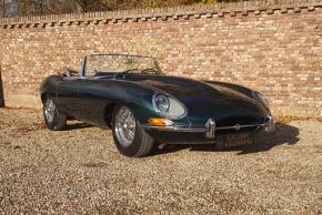 Jaguar E-Type photo