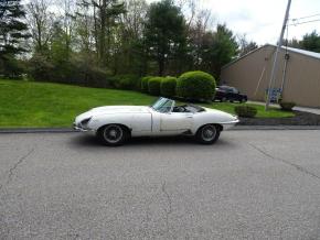 Jaguar E-Type photo