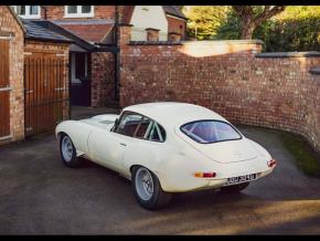 Jaguar E-Type photo