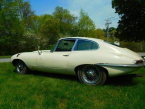 Jaguar E-Type photo