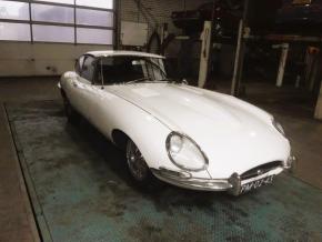 Jaguar E-Type photo