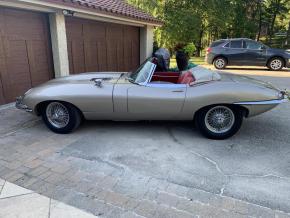 Jaguar E-Type photo