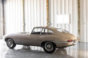 Jaguar E-Type photo