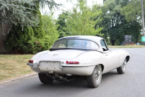 Jaguar E-Type photo