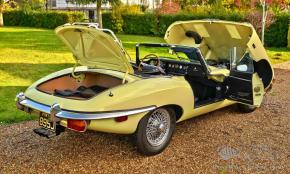 Jaguar E-Type photo