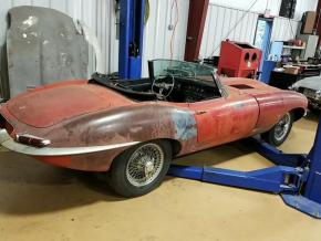 Jaguar E-Type photo