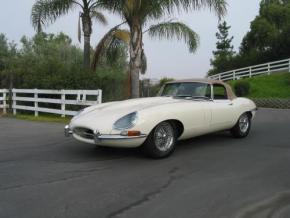 Jaguar E-Type photo