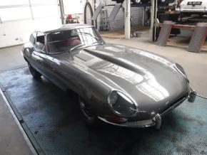 Jaguar E-Type photo