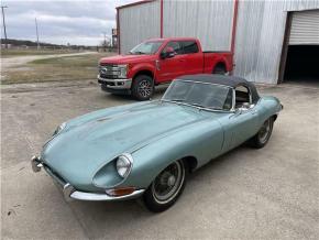 Jaguar E-Type photo