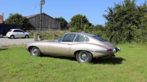 Jaguar E-Type photo