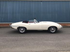 Jaguar E-Type photo