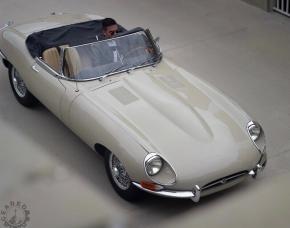 Jaguar E-Type photo