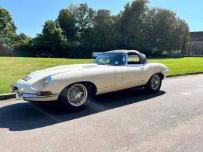 Jaguar E-Type photo