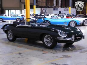 Jaguar E-Type photo