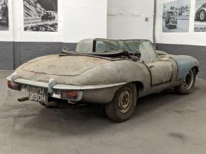 Jaguar E-Type photo