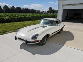 Jaguar E-Type photo